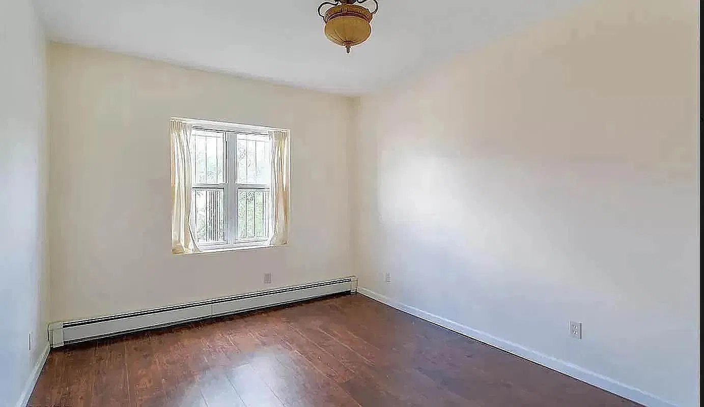 195 Stanhope Street — Photo 4