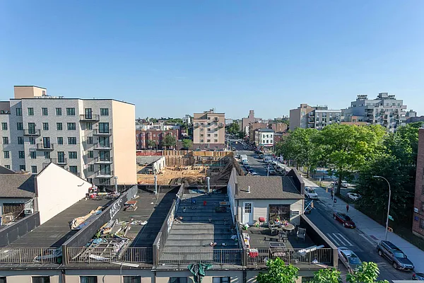 Rented by Evergreen Apartments BK | media 23