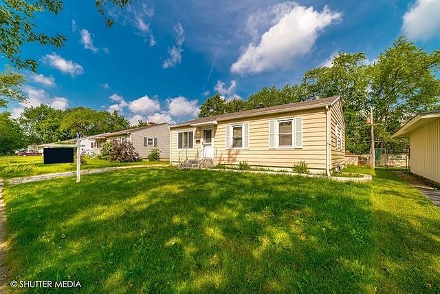 1st image of 22428 Yates Ave