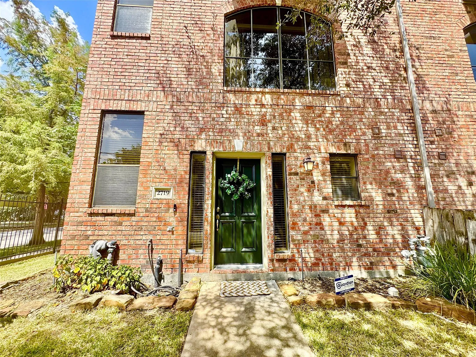 2 bed, 2.5 bath, 1516 sqft, $2,800 — Photo 1