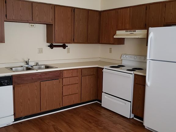 2nd image of 240 Strawberry Ln