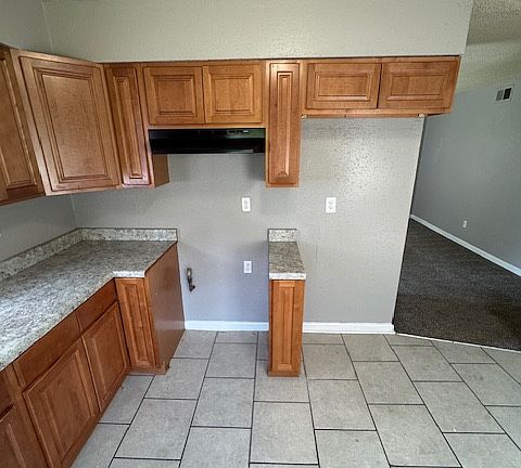 3rd image of 186 W Davant Ave