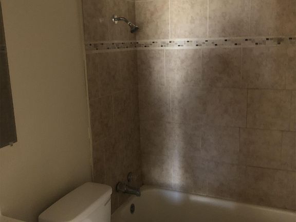 5th image of 2631 Globe Ave