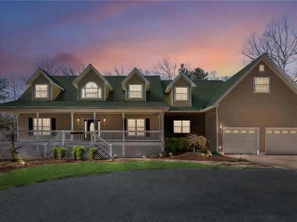 154 Hickory Ln, Dahlonega, GA 30533