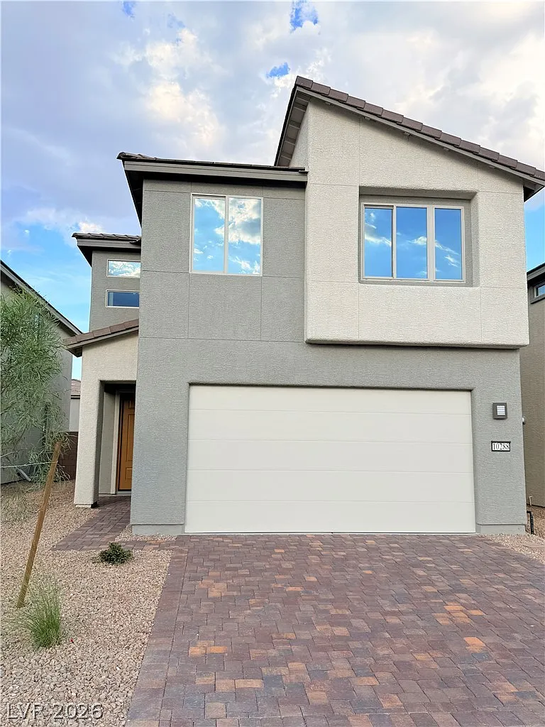 5 bed, 3.0 bath, 2206 sqft, $2,700 — Photo 1