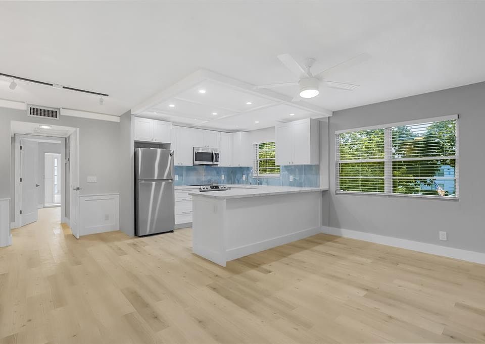 1st image of 40 Prescott B