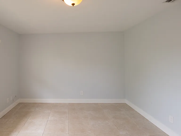 421 49th St #3 — Photo 14