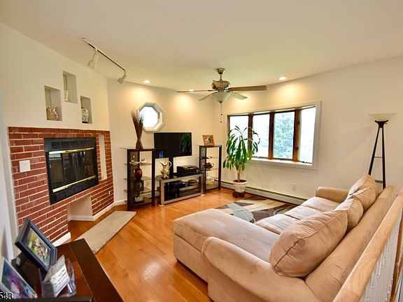 4th image of 58 Cork Hill Rd