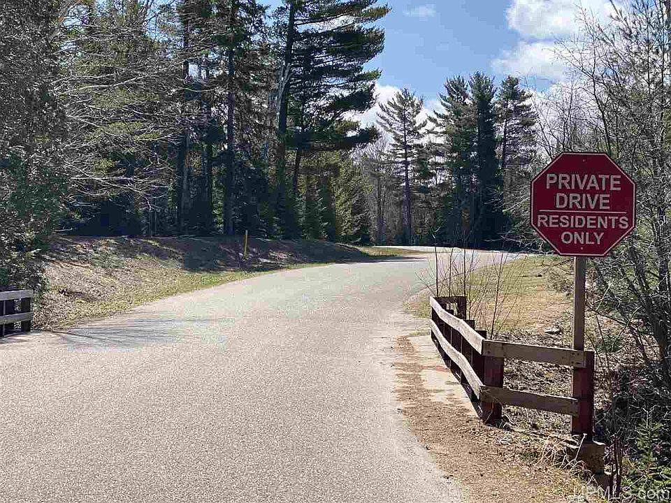 2nd image of 118 Wintergreen Trl
