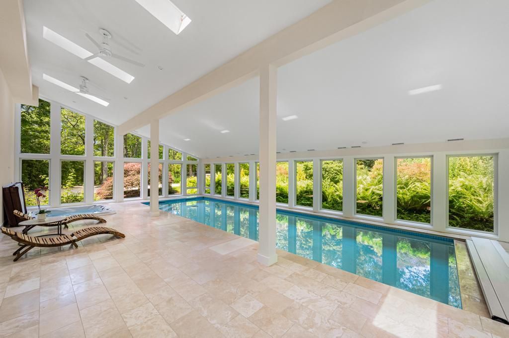  Sunroom with Pool and Jacuzzi 