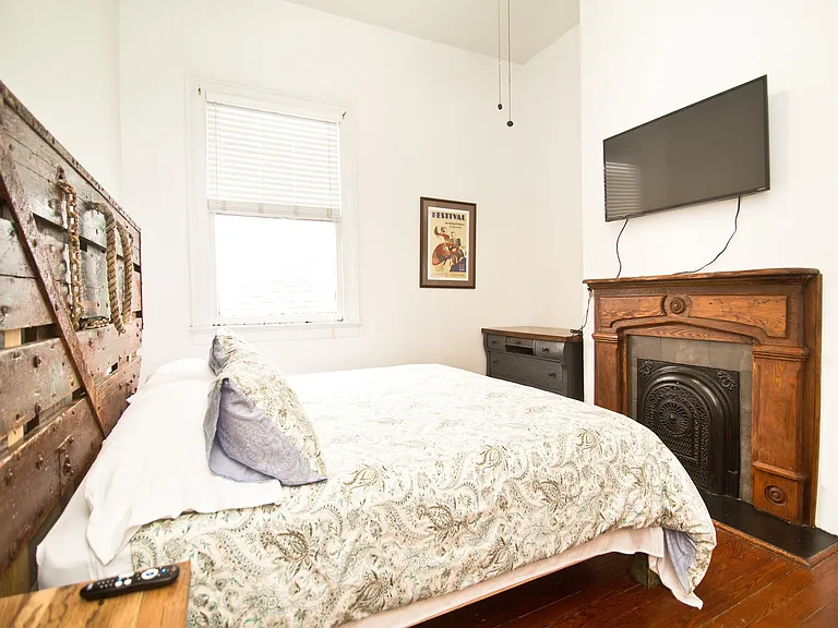 2320 Marengo St — Photo 16