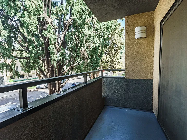 6310 Sylmar Ave — Photo 63