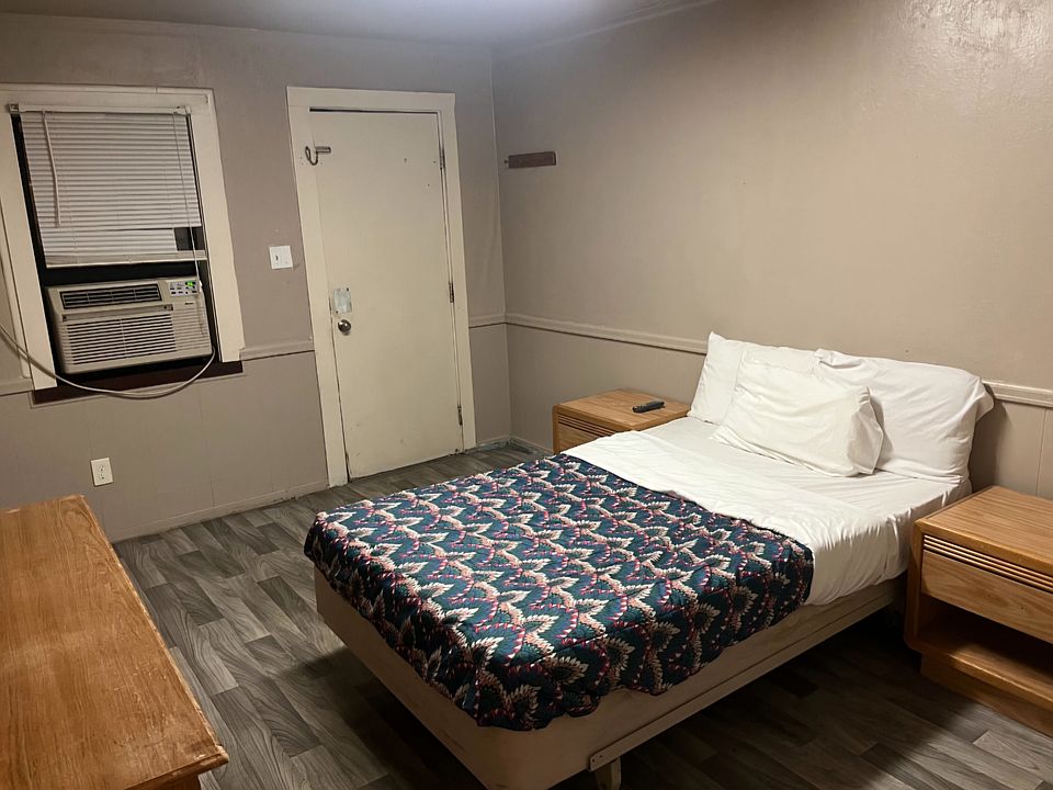 2nd image of 316 E Flaming Gorge Way #211