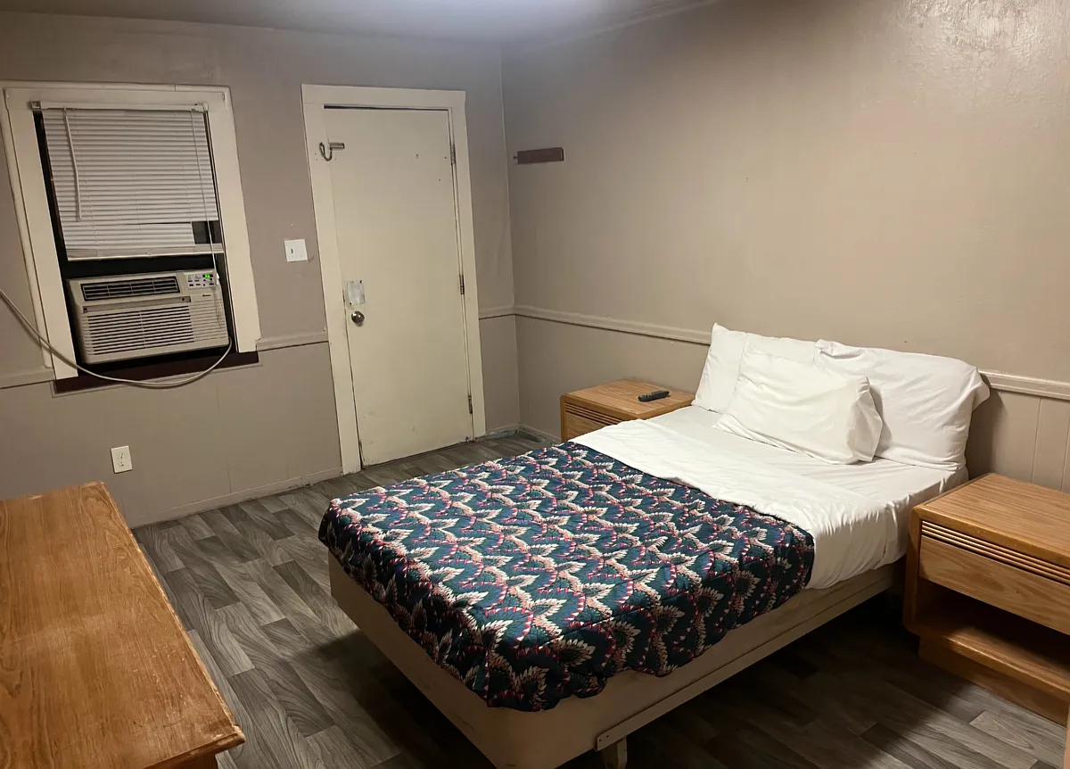 Building Photo - 316 E Flaming Gorge Way #211