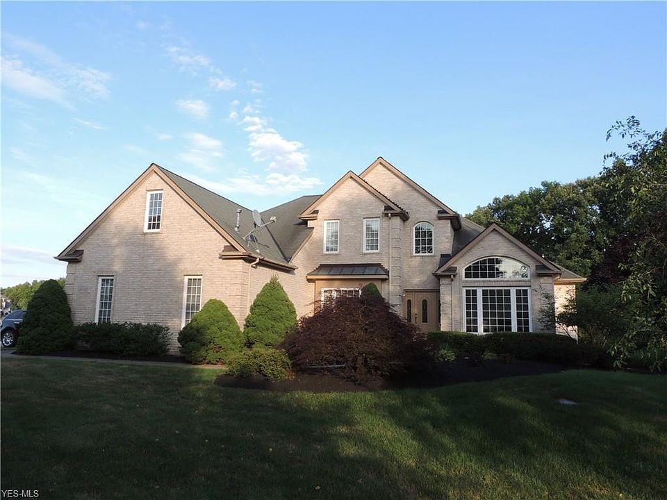 1st image of 35997 Falcon Crest Ave