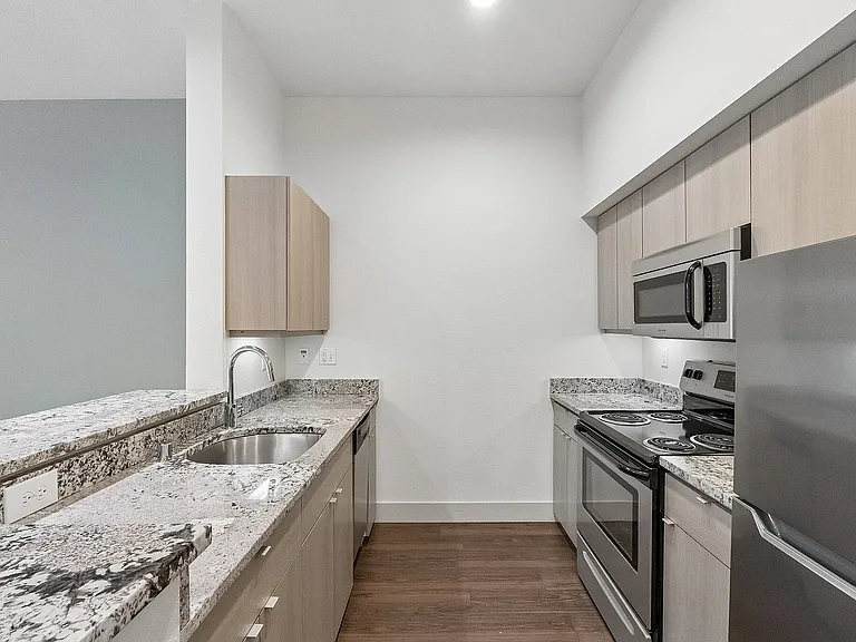 53-web-or-mls-1210 N 152nd St unit 423 Shoreline-S2606-007
