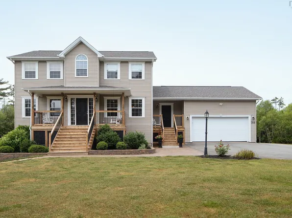 705 Rosemary Dr, Halifax, NS B4E 3N9