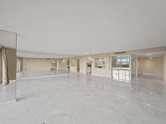 4th image of 2480 Presidential Way #704