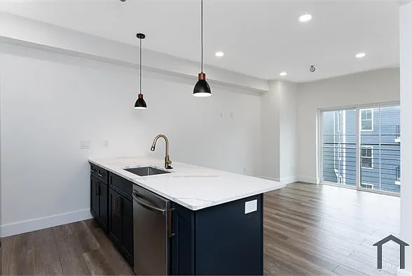 2230 Nicholson St SE #12 — Photo 2
