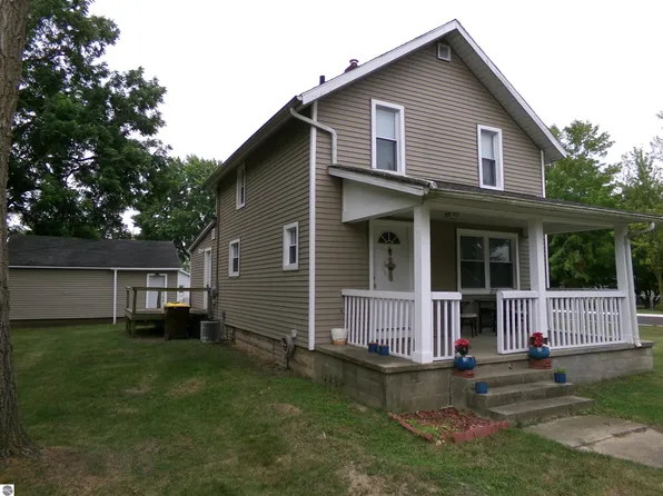 204 Hawthorne St, Alma, MI 48801