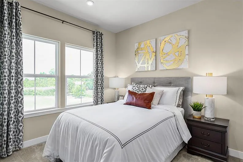 3 bed, 2.5 bath, 2400 sqft, $2,000 — Photo 1