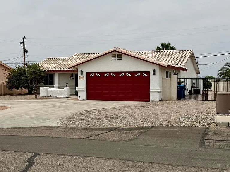 2199 Wallapai Dr — Photo 3