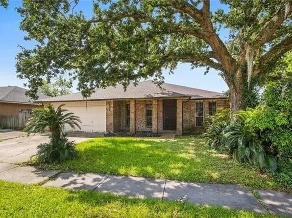 4065 Post Dr, Harvey, LA 70058