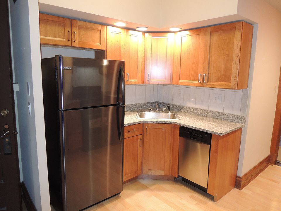 1st image of 3948 W Waveland Ave #1