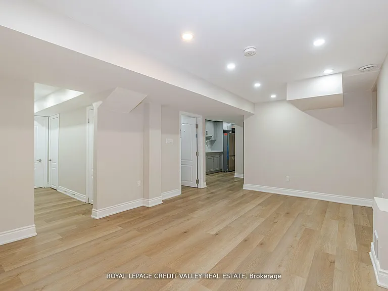 18 Trailhead Cres — Photo 14
