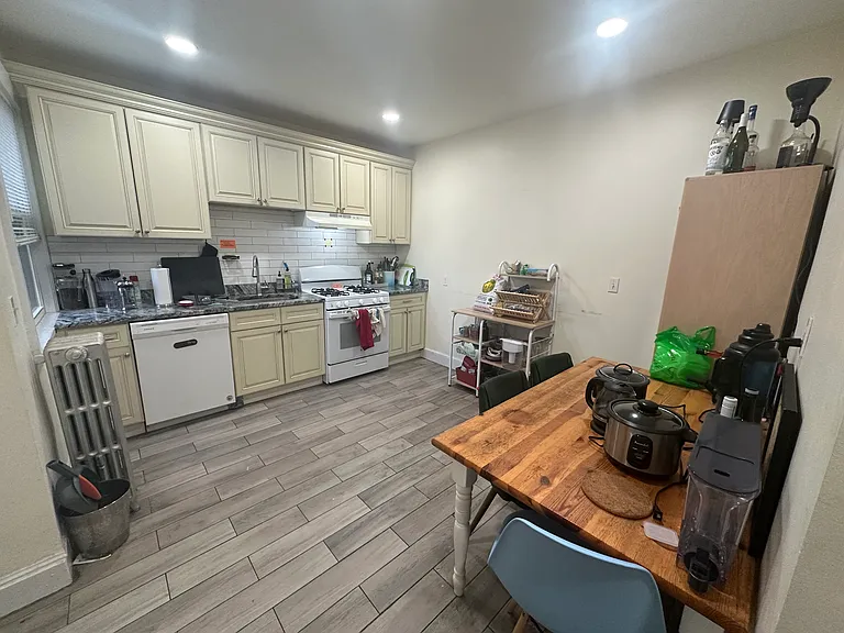 194 Kelton St #1 — Photo 10