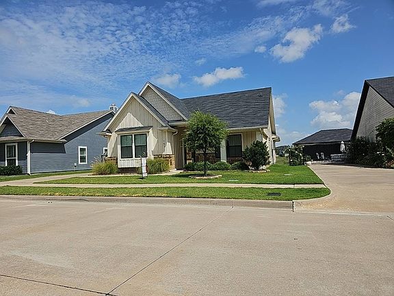 2nd image of 1572 Lizzie Ln