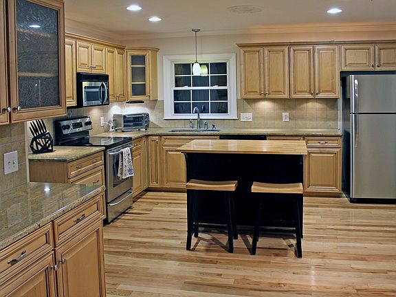 3rd image of 700 Fairidge Dr