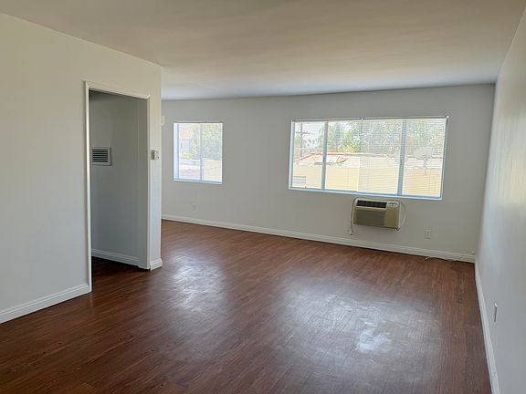 3rd image of 508 N Kenmore Ave APT 15