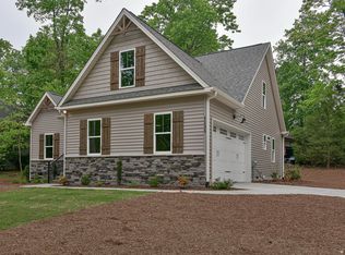 1135 Burning Tree Rd, Pinehurst, NC 28374