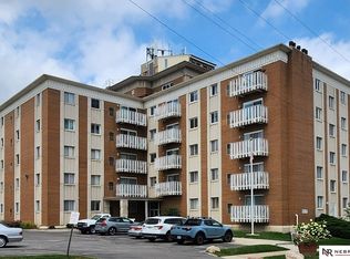 500 S 37th St APT 105, Omaha, NE 68105