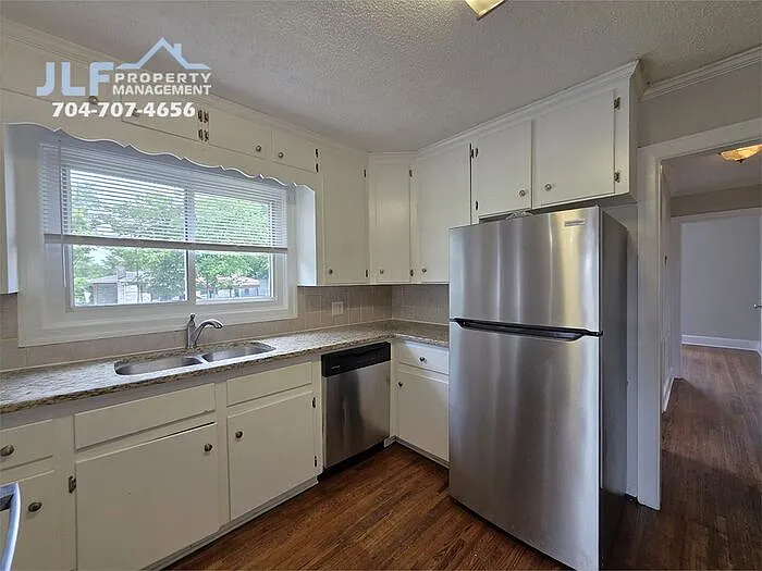 1310 Oakwood Ave — Photo 6
