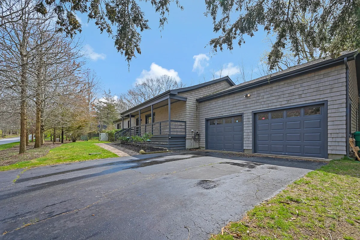 Building Photo - 15 Wildwood Rd