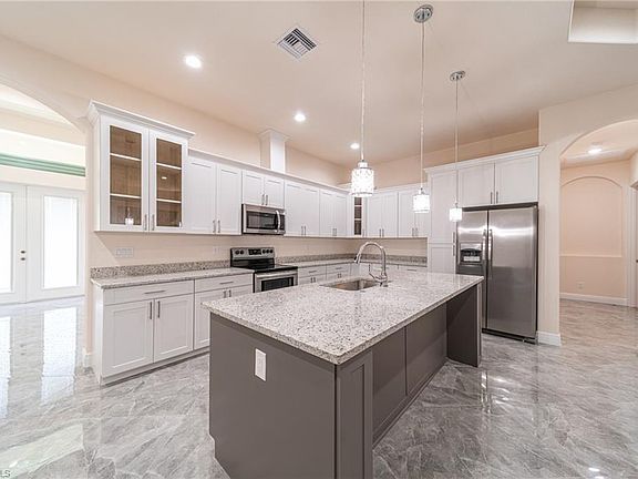 5th image of 2413 NE 7th Pl