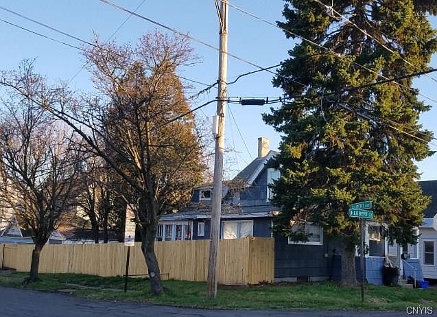 2nd image of 301 Herbert St