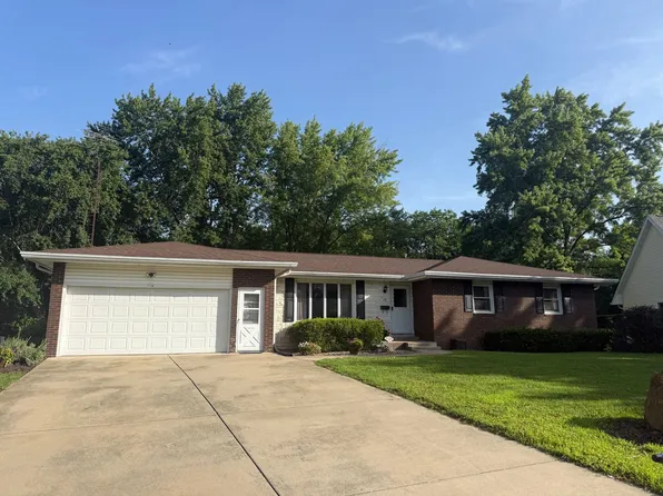 112 Cottonwood Dr, Chatham, IL 62629