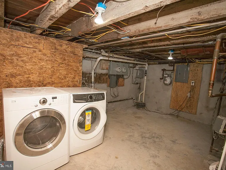 27 Osborn St #1 — Photo 7