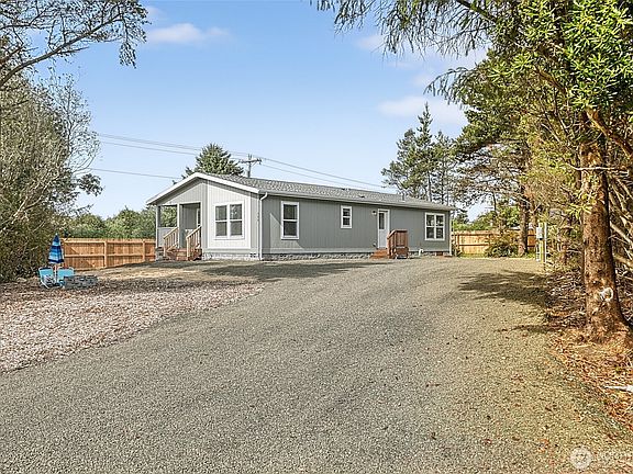 2nd image of 300 Marine View Drive SW