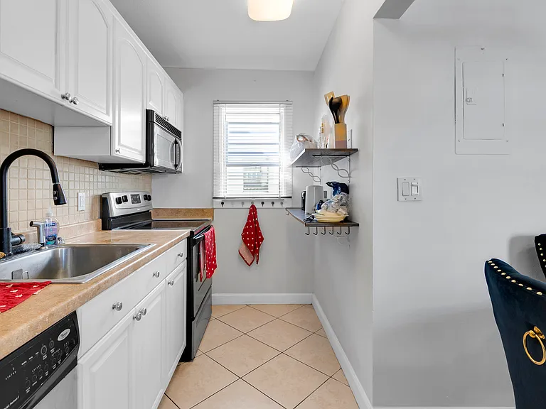 415 NE 2nd St #209 — Photo 22