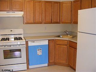 2nd image of 134 Sussex Pl #1404