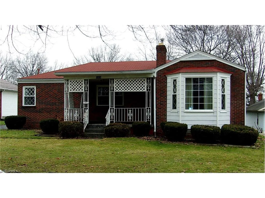 2424 W Manor Ave photo 1