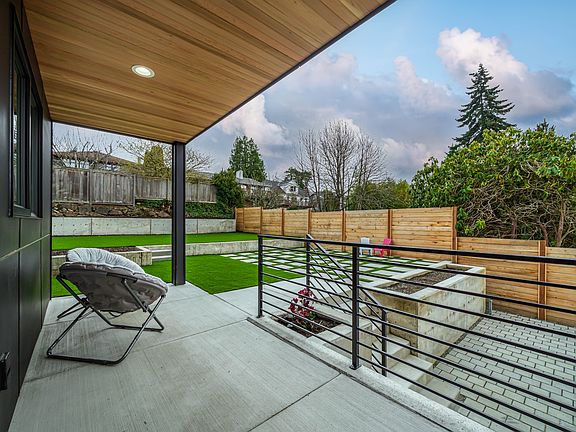 Southfacing Front patio