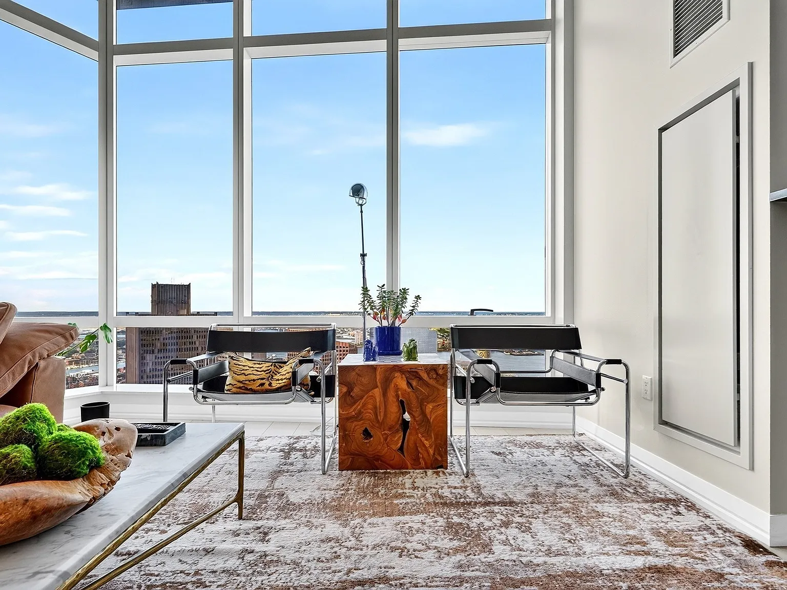 3 bed, 3.5 bath, 2134 sqft, $20,000 — Photo 2