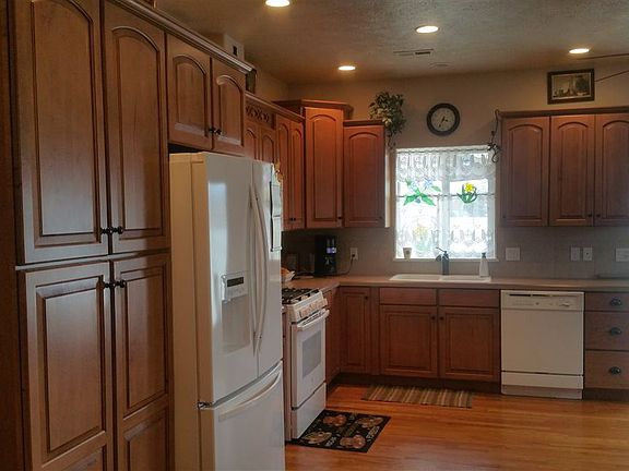 2nd image of 2841 Brittany Dr