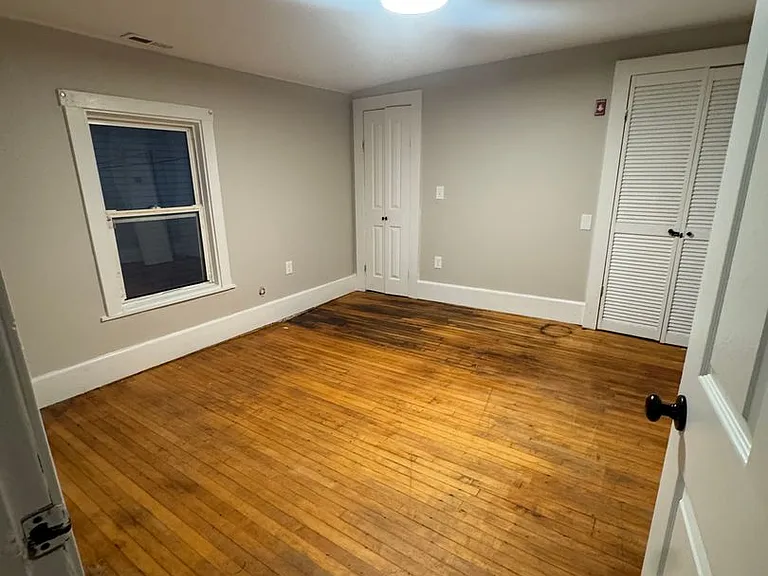 113-115 Laurel Ave — Photo 2