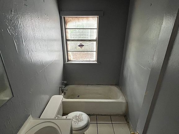 4th image of 3410 Clarke Blvd
